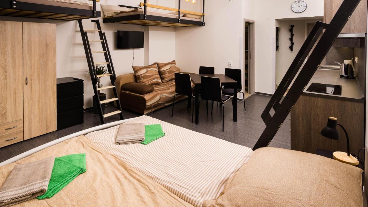 Flying Bed Apartment Close To Prague Castle And Airport المظهر الخارجي الصورة