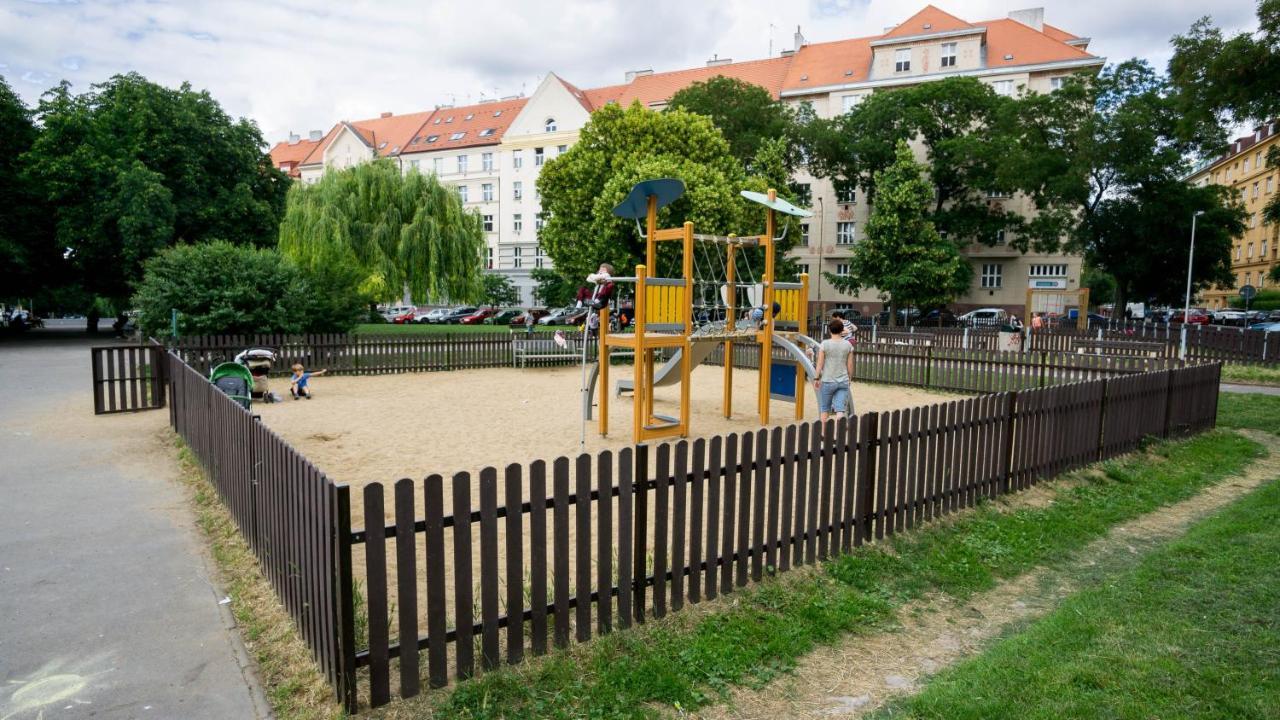 Flying Bed Apartment Close To Prague Castle And Airport المظهر الخارجي الصورة