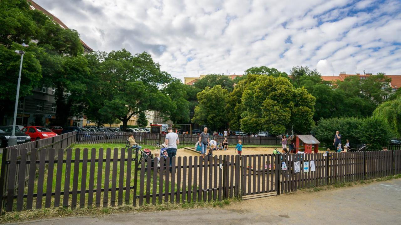 Flying Bed Apartment Close To Prague Castle And Airport المظهر الخارجي الصورة
