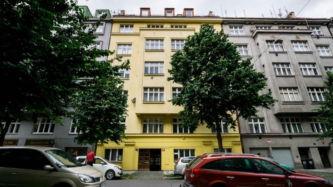Flying Bed Apartment Close To Prague Castle And Airport المظهر الخارجي الصورة