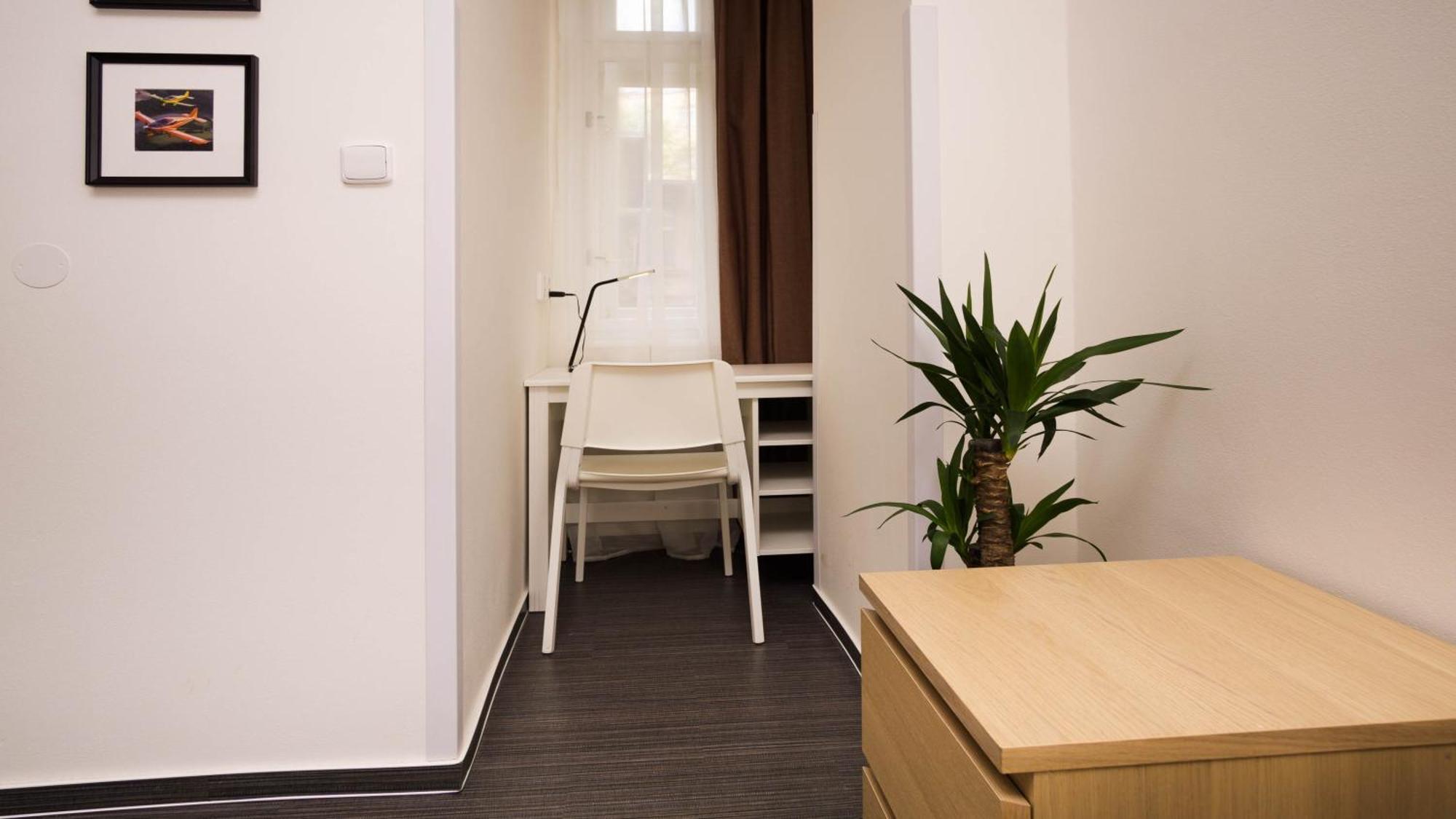Flying Bed Apartment Close To Prague Castle And Airport الغرفة الصورة
